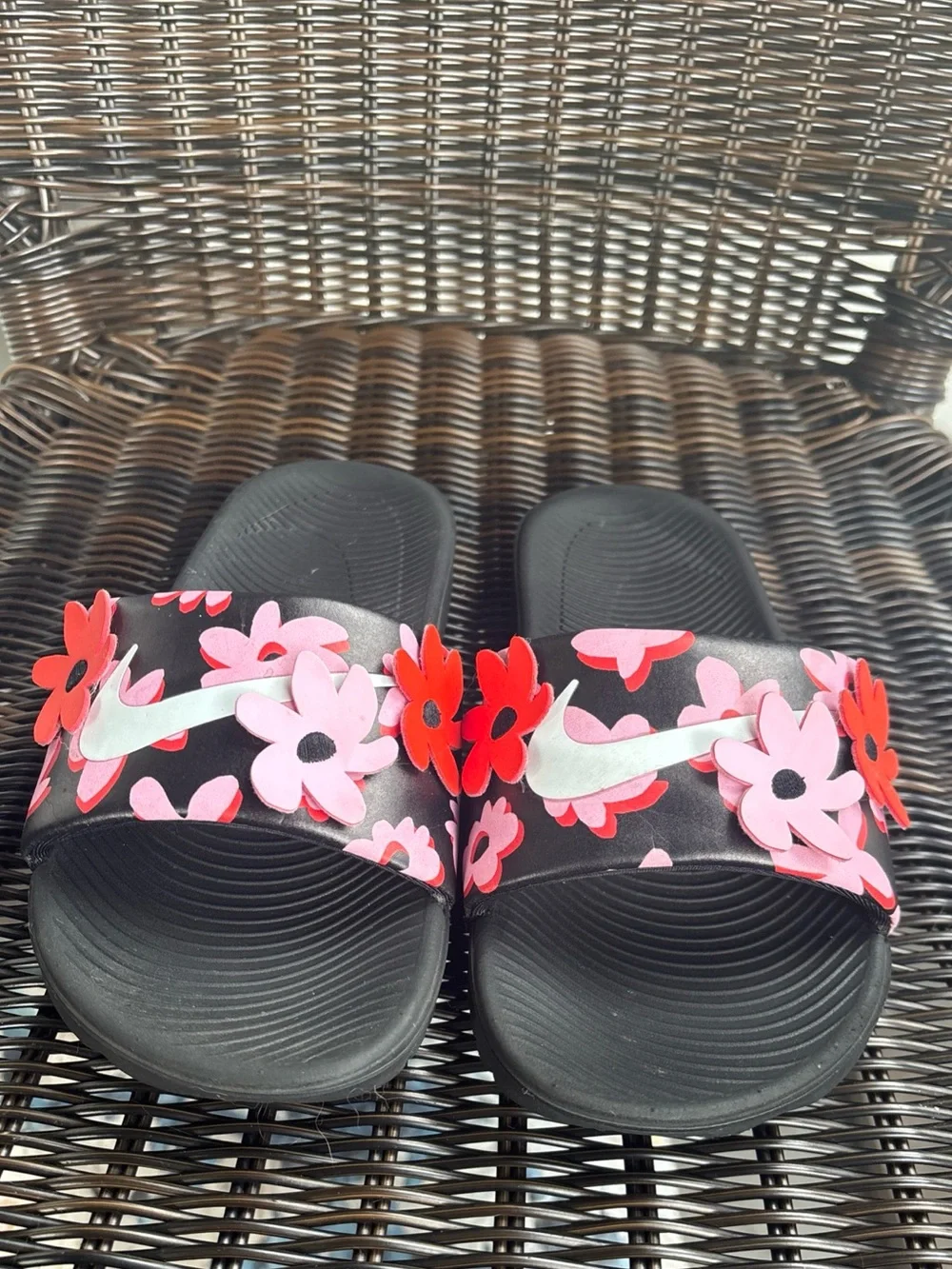 Nike Kawa Slide SE sandals Girls Size 2Y Floral Black